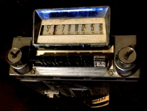 la la laaaa 1955 MERCURY AM RADIO ...( 1983 Restoration ) - Picture 1 of 4
