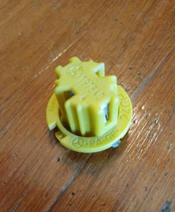 Original OEM Mercedes Benz E320 (and other models) Light Socket Bulb Yellow - Picture 1 of 2