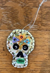 Tag der Toten Multicolor Totenkopf Upcycling Quilt Ornamente Dia de los Muertos - Bild 1 von 2