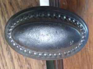 Antike, Vintage, ovale Türklinke, Metall mit Perlen verziert den Umfang - Bild 1 von 7