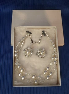 Collar de 2 hilos de perlas de cristal e imitación con juego de pendientes de clip a juego - Imagen 1 de 6