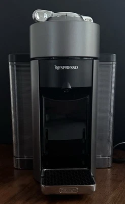 Máquina de café espresso Nespresso Vertuo por DēLonghi - Usado apenas 2 vezes SEM CAIXA - Imagem 1 de 4