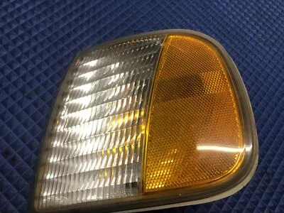 Luz de señal de giro de estacionamiento derecha para pasajero Ford F-150 01-04 probada por fabricante original Foto 1 de 4