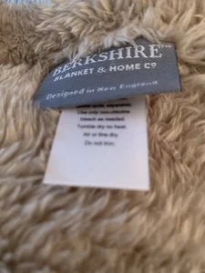 Berkshire Throw Brown Polyester Fluff 56” x  72” - Picture 1 of 3