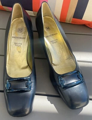 Tacones Bruno Magli talla 9 1/2 B punta cuadrada azul marino Foto 1 de 4