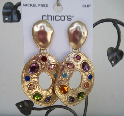 Pendientes colgantes con clip de piedras multicolores tono dorado Chico's Statement. Nuevo con etiquetas Foto 1 de 4