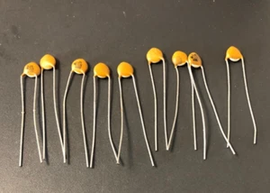 Lot of 9 CAP DC 3.9PF 500V Capacitors. 113-03039-0000 - Picture 1 of 2