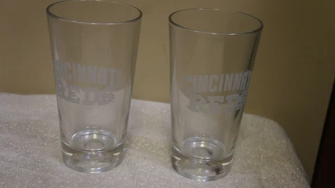 2-ETCHED CINCINNATI REDS GLASSES Cover