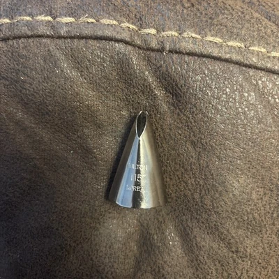 Ponta de decoração de bolo Wilton # 115 folha grande de metal nova - Imagem 1 de 2