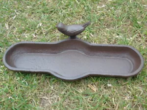 mangeoire ou abrevoir rectangulaire avec 1 oiseau en fonte pat brun . - Photo 1/5