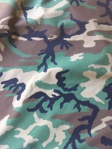 Tela Woodland Camo Ripstop - 50/50 algodón/nylon - 65” ancho 2 yardas corte. - Imagen 1 de 6