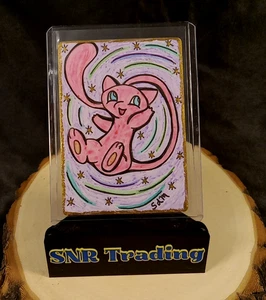 Pokémon Happy Mew ACEO Arte Dibujado a Mano Firmado Lámina de Oro Original - Imagen 1 de 5