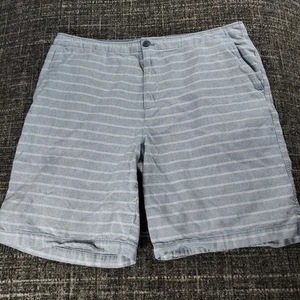 Pantaloncini chino uomo IZOD acqua salata a righe blu chiaro davanti piatto taglia 38x9,5 - Foto 1 di 6