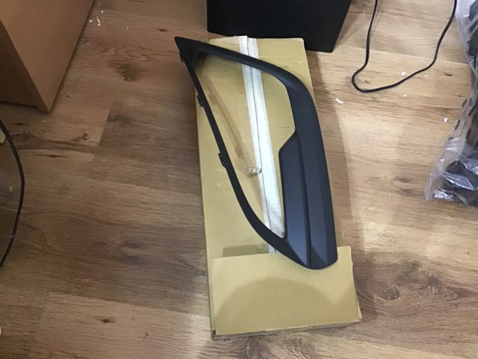 Ford Eco Sport MK2 Genuine Left Front Fog Lamp Cover 2105420 Genuine Ford Parts - Image 1 of 2