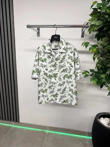 Camicia Dior x Amoako Boafa foglia obliqua in verde e bianco prezzo consigliato £ 1055/Regno Unito. M+ - Foto 1 di 13