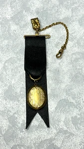 Watch Fob Rare Antique GF Black Mourning Ribbon Oval GF Floral Embossed Locket - Bild 1 von 9