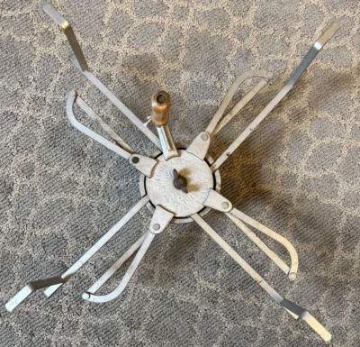 Bobinadora de madejas de lana de aluminio fundido Nilus Leclerc 311 hecha en Canadá Foto 1 de 4