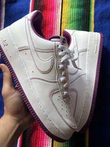 Größe 9,5 - Nike Air Force 1 '07 lila Kontrastnähte - DS, weiß Viotech - Herren - Bild 1 von 10