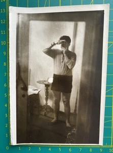 Chico guapo joven cámara selfie espejo reflejo retrato foto vintage - Imagen 1 de 2