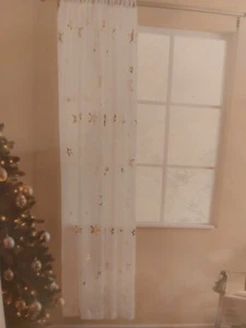 1 x (135 cm x 228 cm) goldene STERNE DURCHSICHTIG WEISS & GLÄNZEND VOILE VORHANG PANEL SLOT TOP - Bild 1 von 5