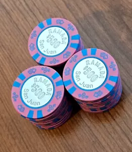 Lotto 30 MONETE NUOVE 1982 RAMADA $500 chip casinò SAN JUAN Porto Rico CONDADO poker - Foto 1 di 7