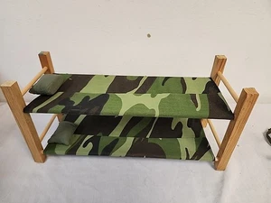 12" GI Joe/Otras literas militares camuflaje y cuarteles de madera 12,5" x 6" con 2 almohadas - Imagen 1 de 7