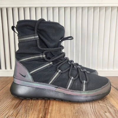 Botas Nike Roshe One Hi SE GS Feminina Tamanho 7.5 (6Y) Preta Forrada de Pele Iridescente - Imagem 1 de 4