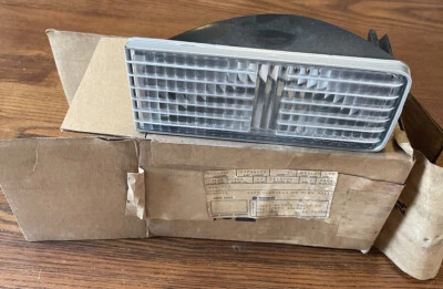 Nuevo de Lote Antiguo Mopar 1975 75 Plymouth Gran Fury LÁMPARA DE ESTACIONAMIENTO IZQUIERDA CARCASA Y LENTE LH Driver Foto 1 de 4