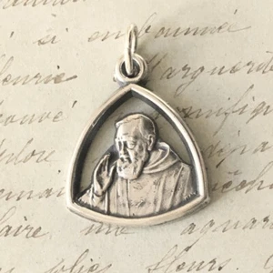 St Padre Pio Medal - Patron of adolescents - Sterling Silver Antique Replica - Picture 1 of 3