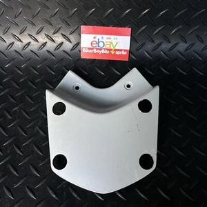 ♻️ 2018 HONDA PCX 125 - WHITE LID GRAB RAIL COVER 84152-K35-V000 ♻️ - Picture 1 of 2