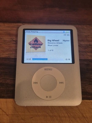 Apple iPod Nano 3rd Generation A1236 MP3 Media Player Silver 4GB & 323 Songs - Image 1 of 4