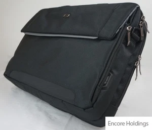 Solo Urban Carrying Case (Briefcase) for 17.3" Notebook - Polyester LVL330-4 - Picture 1 of 1