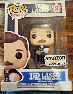 Figura Vinilo Funko Pop Televisión Ted Lasso #1573 Exclusiva de Amazon con Estante - Imagen 1 de 5