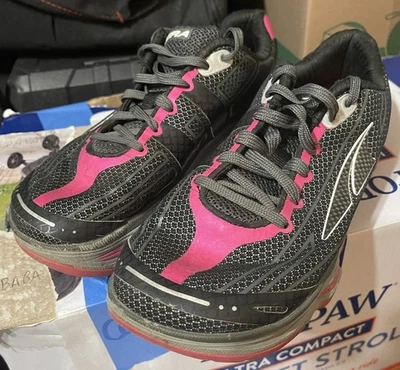 Tênis de corrida feminino Altra Repetition 8.5 preto rosa queda zero    - Imagem 1 de 4