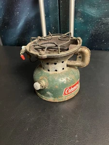 Stufa da campeggio vintage Coleman Sportmaster bruciatore singolo 502 campeggio escursionismo 4/74 USA - Foto 1 di 9