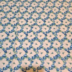 Legacy Studio blaue Rosen Baumwollstoff 50" x 44" Blumen Rankgitter Design Quilten - Bild 1 von 4