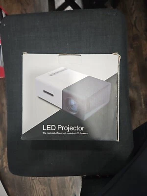 Mini Projectror Q1 - Image 1 of 3