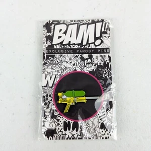 BAM Exclusive Retro 90s Super Soaker Limited Release Enamel Pin Parody - Imagen 1 de 2