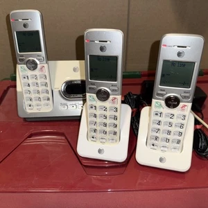 WORKING - AT&T Home Phone Set - Model #EL52303 - 3 Handsets - Answering Machine - Picture 1 of 9