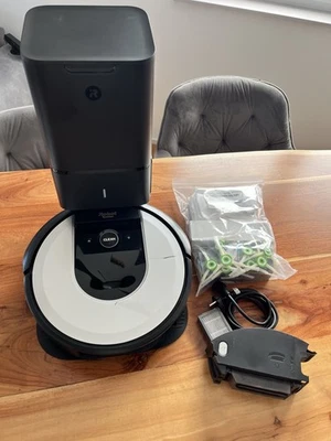 iRobot Roomba i7+ Grau Roboter-Staubsauger mit Absaugstation (i755640) - Bild 1 von 4