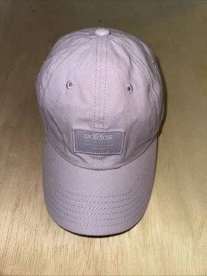 Gorra de béisbol Adidas de algodón púrpura pastel Foto 1 de 3