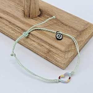 Pulsera trenzada Pura Vida verde menta - Dije corazón arco iris plateado - Imagen 1 de 6
