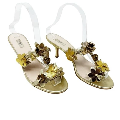 Sandalias de tacón de gatito vintage Prada de cuero dorado adornadas con flores 37 Foto 1 de 4
