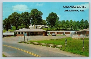 Postal Arkadelphia, Arkansas Motel Vista Exterior Automóviles Antiguos Piscina - Imagen 1 de 2