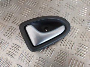 Poignée Avant Gauche - RENAULT SCENIC I (1) PHASE II (2) - De 08-1999 à 06-2003 - Picture 1 of 4