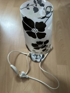 Tisch Leuchte Kunststoff milchig mit Weiß/Schwarzen Blumenmuster - Bild 1 von 3