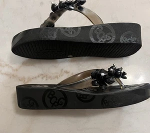 BCBG Black Beaded Strap Wedge Flip Flop Women’s Size 8 - Picture 1 of 4