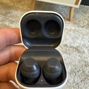 Samsung Galaxy Buds Live Bluetooth Earbuds - Mystic Black (SMR400N) - Picture 1 of 7