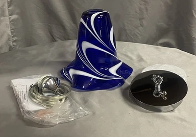 Lámpara colgante colgante vintage de vidrio artístico soplado a mano azul y blanco con remolino Foto 1 de 4