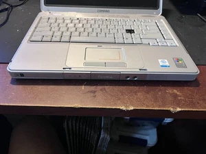 Portátil Compaq Presario V2000 para piezas disco duro de 60 GB SIN PROBAR - Imagen 1 de 7